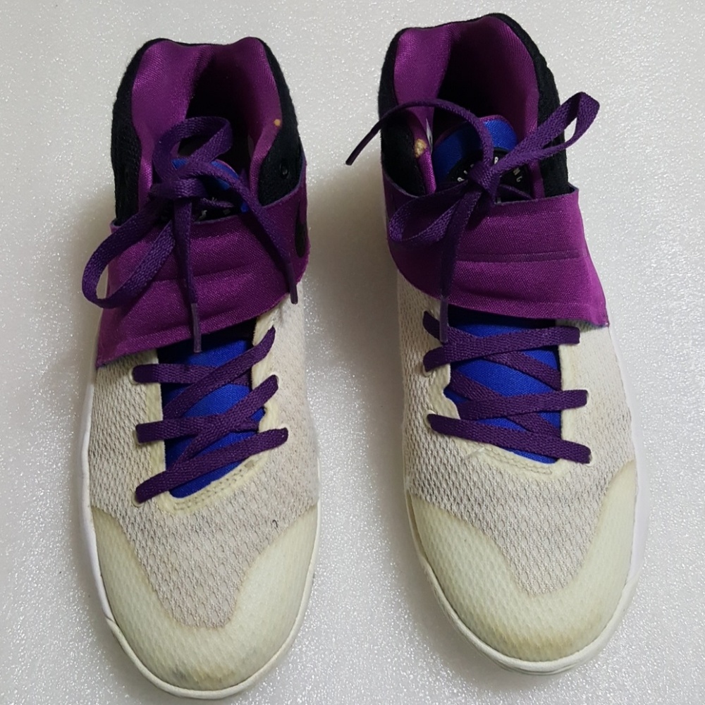 KYRIE IRVING by NIKE big kids shoes size 7